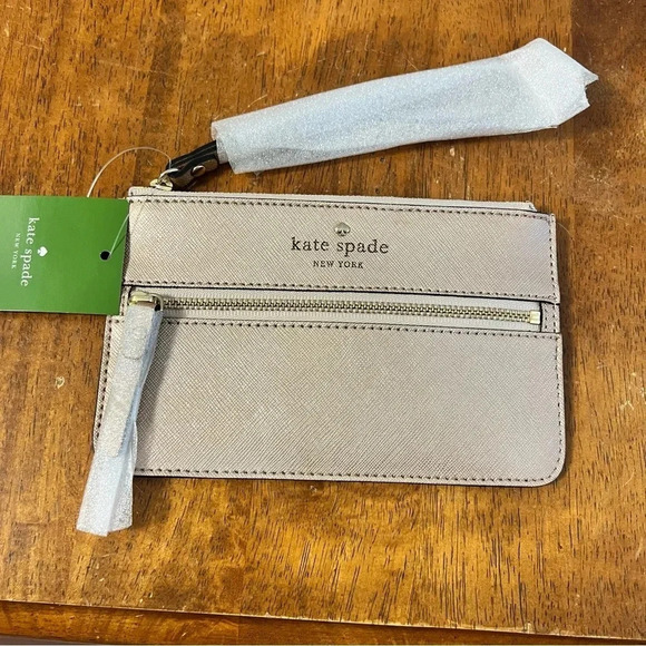 kate spade Handbags - NWT KATE SPADE Mikas Pond Bee Wristlet WLRU1859B Green Leather Rose Gold 717‎